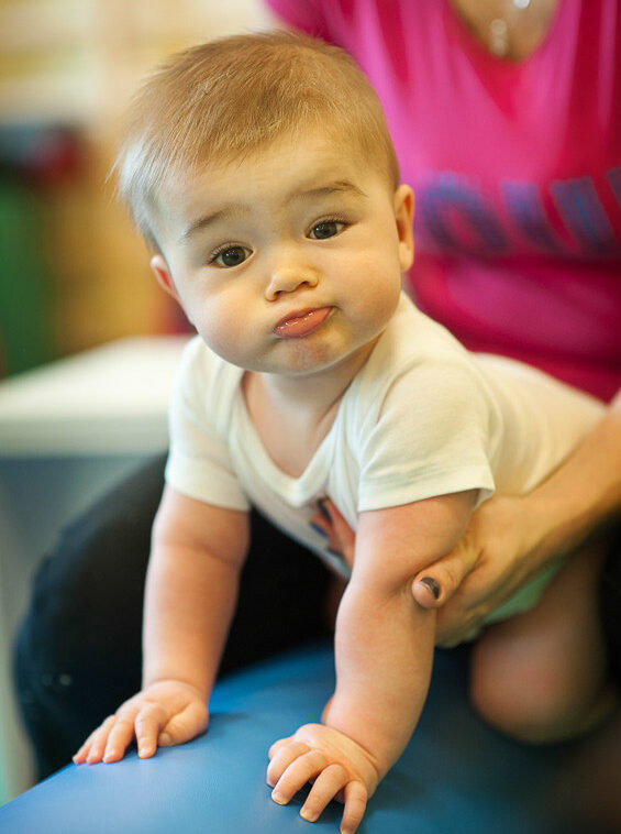 niemowlę podczas terapii neurorozwojowej w Centrum Medycznym Dr Smółka